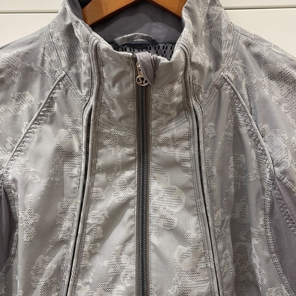 Lululemon Travel to Track Jacket Gray—Excellent Condition! Pockets-Lightweight-4 - Picture 4 of 13